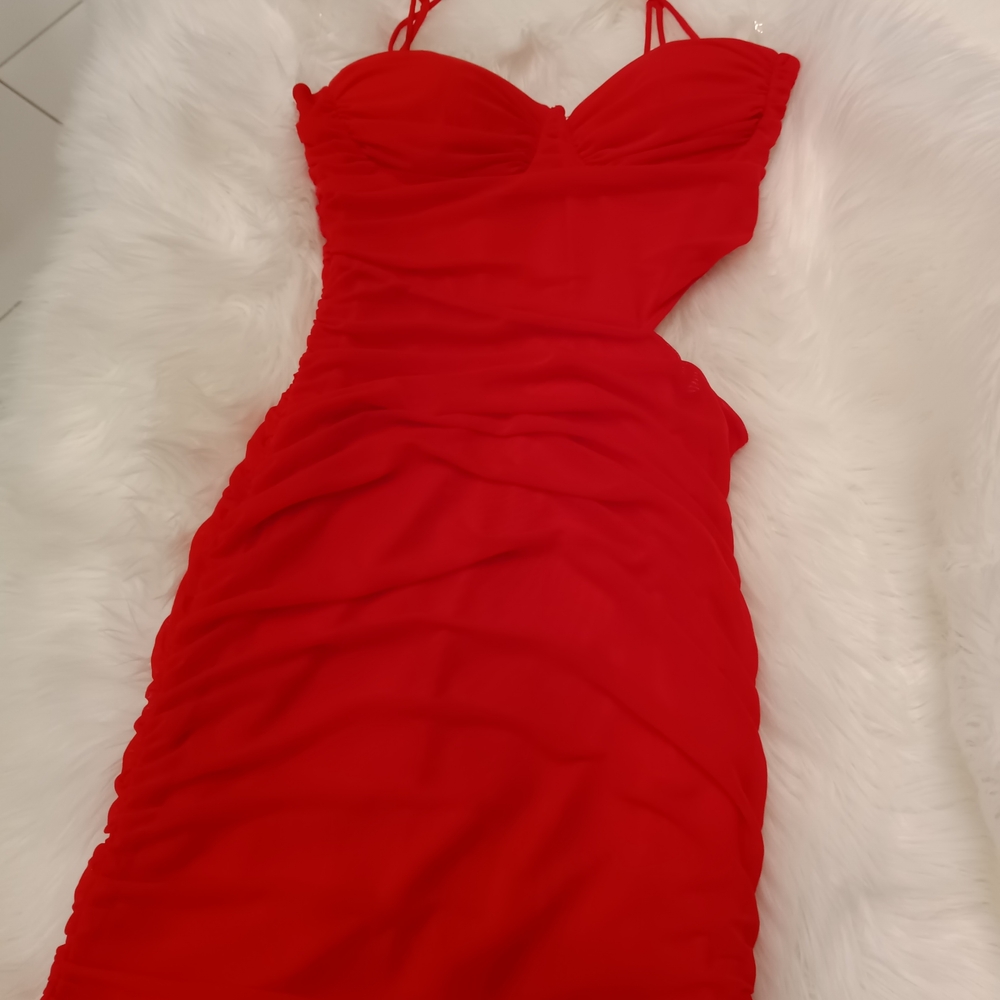 Chic Strapless Red Dress